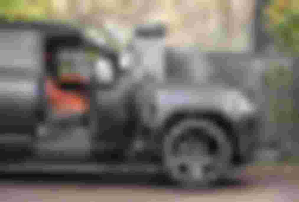 ngam nhin land rover defender trong dien mao ham ho hon voi ban do than rong