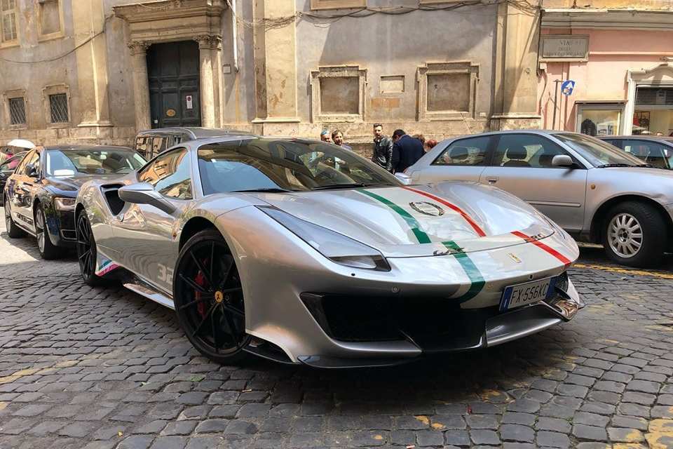 Ngắm Vẻ đẹp Của Siêu Xe Ferrari 488 Pista Piloti Qua Màu Sơn