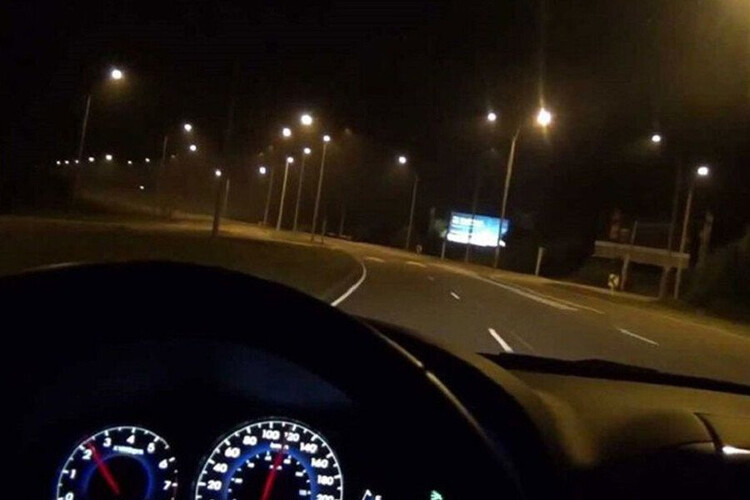 Cách chống chói khi lái xe ban đêm