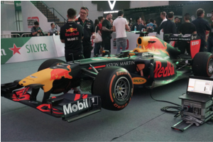 Nghe Redbull RB7 gầm rú tại Mỹ Đình trong sự kiện khởi động F1 Vietnam Grand Prix