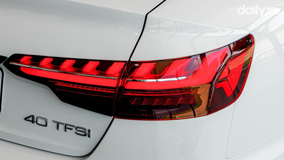 Cụm đèn hậu LED Cụm đèn hậu Audi A4 ứng dụng công nghệ LED sắc nét