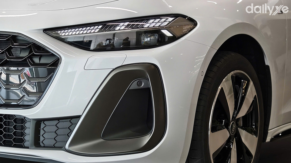 Cản trước của xe được thiết kế khỏe khoắn với những hốc gió cỡ lớn