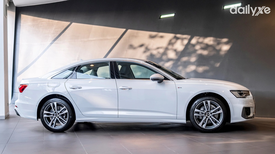 Thân xe thanh thoát, năng động