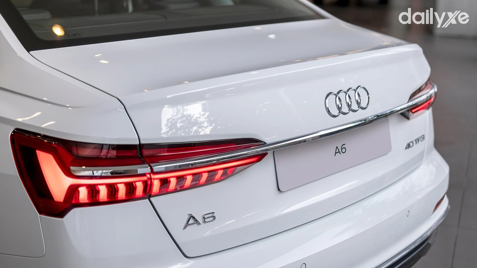 Cụm đèn chiếu hậu đuôi xe thiết kế bản dài