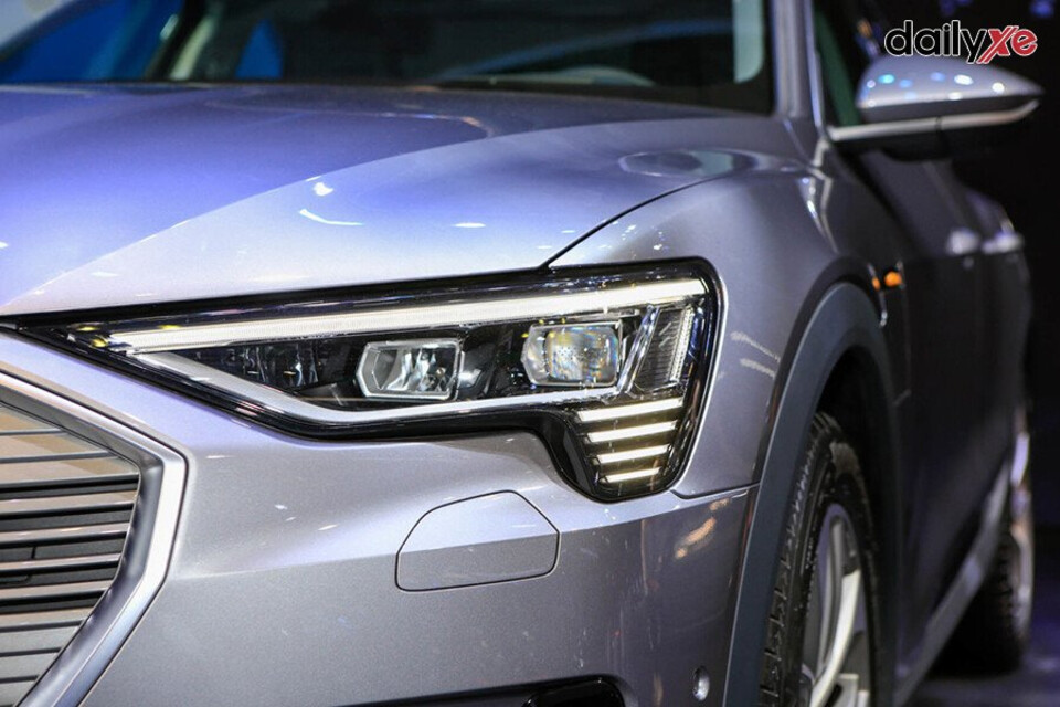 Cụm đèn pha dạng LED matrix thiết kế sắc sảo