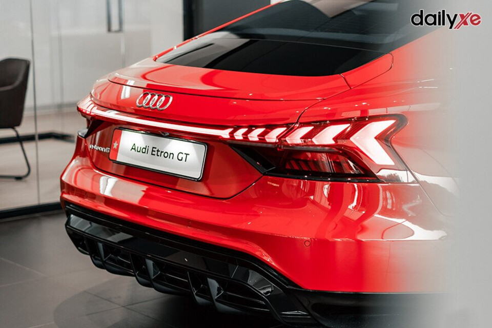 Cụm đèn hậu thiết kế nổi bật