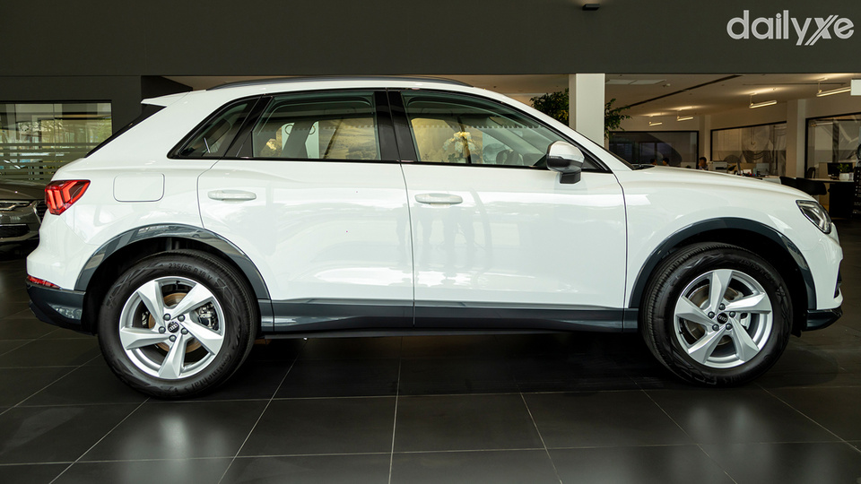 Thân xe Audi Q3 35 TFSI thanh thoát, uyển chuyển