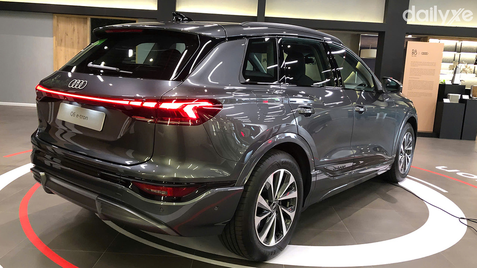 Đuôi xe thiết kế tinh tế và hiện đại