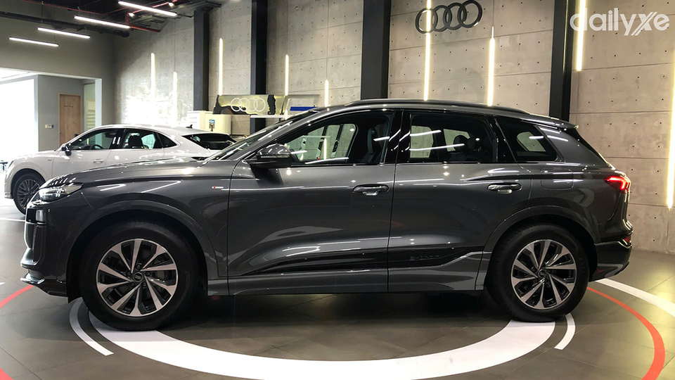 Thân xe thanh thoát nhưng không kém phần mạnh mẽ