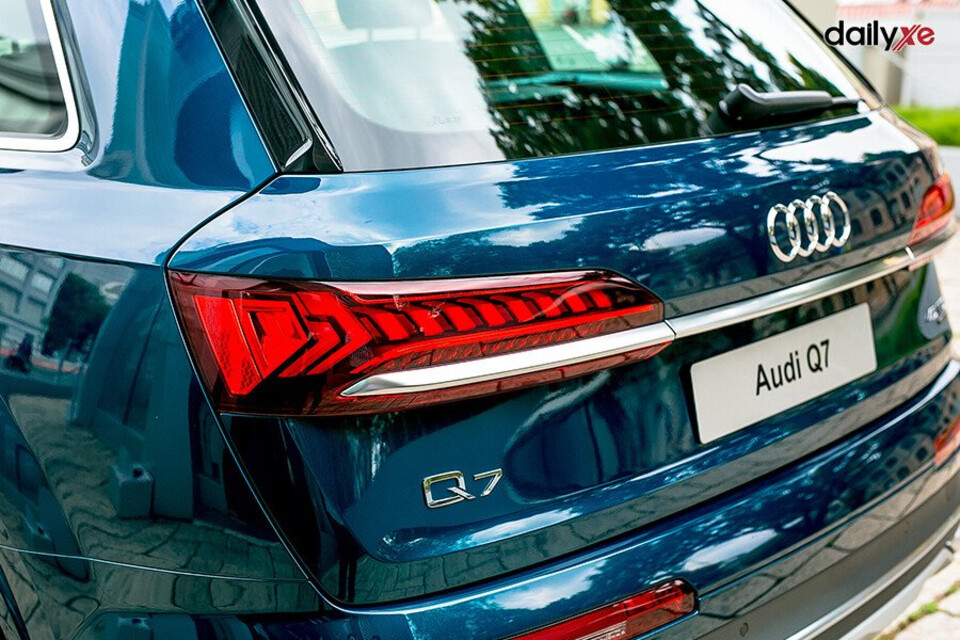 Cụm đèn hậu công nghệ LED Cụm đèn LED