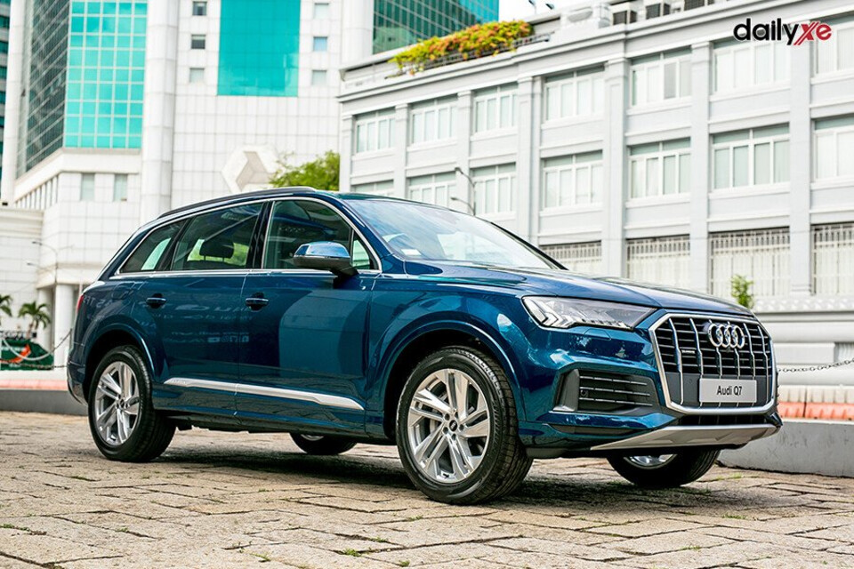 Thân xe thiết kế mạnh mẽ Hông xe thiết kế nổi bật