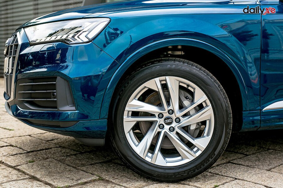 Audi Q7 sử dụng mâm xe 5 chấu kép 19 inch Mâm xe thiết kế thể thao