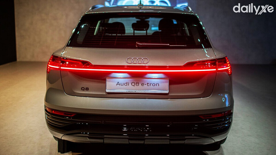 Đuôi xe thiết kế nổi bật