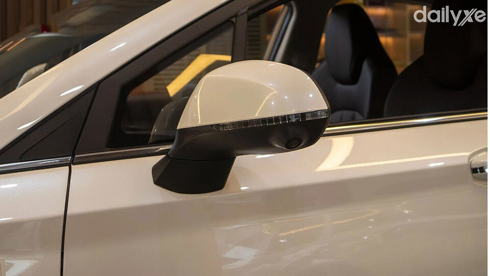 Gương xe BAIC Beijing U5 Plus tích hợp xi nhan tiện lợi