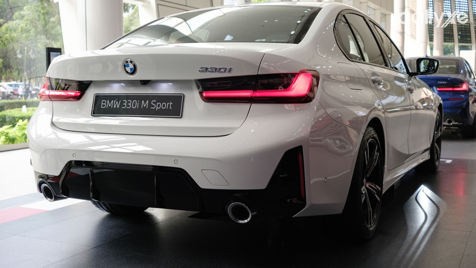 Đuôi xe thiết kế gọn gàng, tinh tế