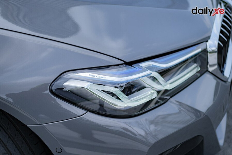 Cụm đèn trước LED