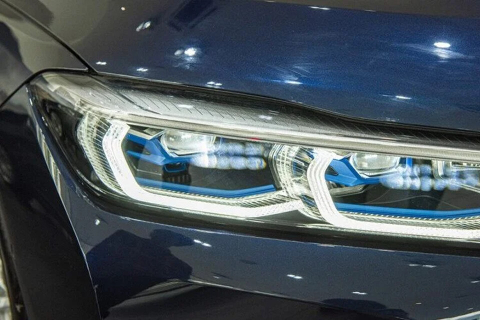 Cụm đèn trước LED