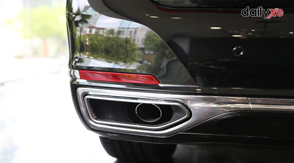 Chụp ống xả trên được mạ chrome sáng bóng Chụp ống xả trên được mạ chrome sáng bóng