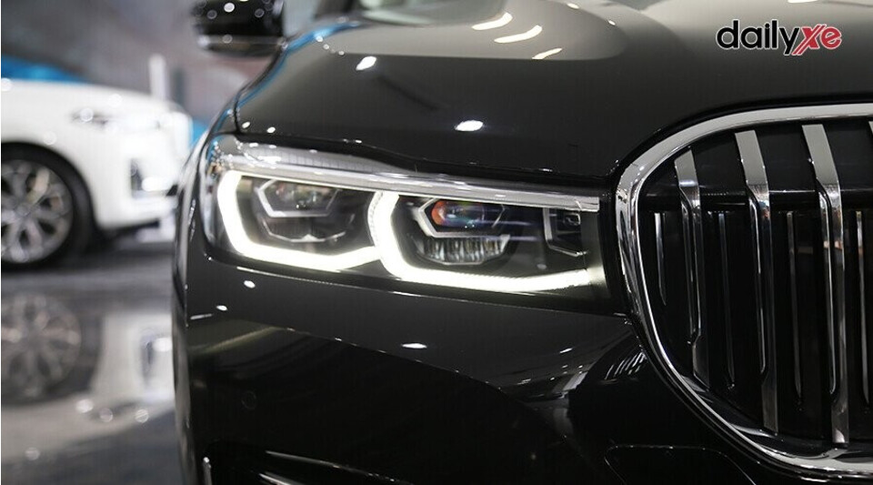 Cụm đèn pha của xe gây ấn tượng Cụm đèn pha của xe gây ấn tượng