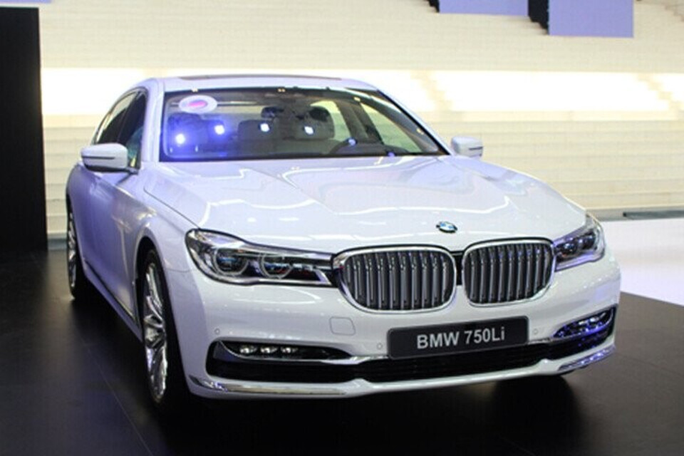 BMW 750Li được thiết kế đường nét sang trong và hiện đại BMW 750Li được thiết kế đường nét sang trong và hiện đại