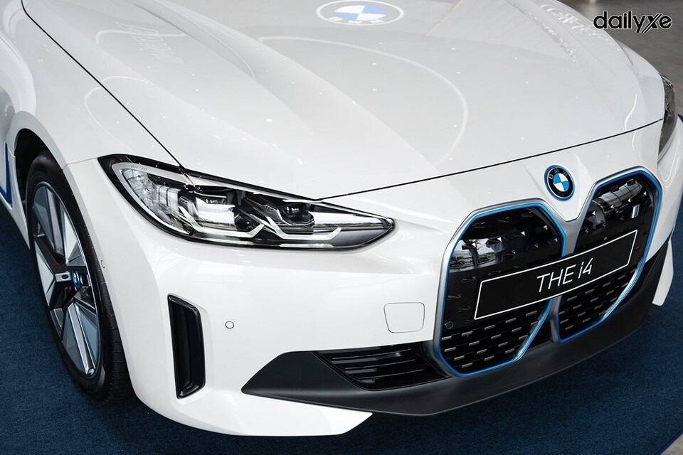 Dòng xe trang bị đèn pha LED loại tự động thông minh