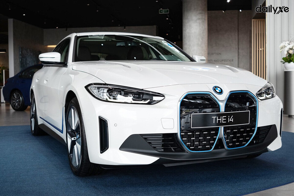 BMW i4 eDrive40 diện mạo trẻ trung, khả năng vận hành mạnh mẽ