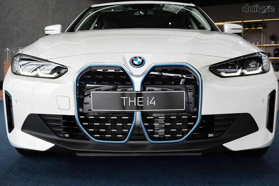 Lưới tản nhiệt BMW i4 hình quả thận độc đáo