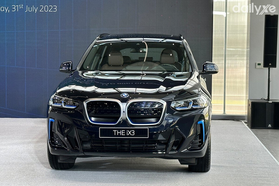 Ngoại hình nổi bật với các chi tiết màu xanh i Blue