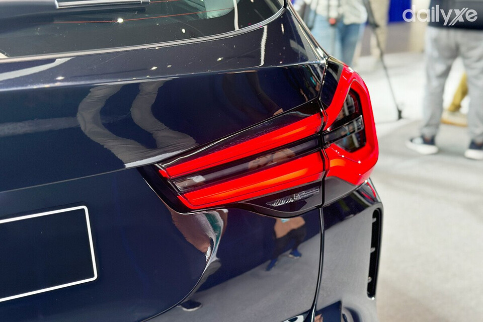 Cụm đèn hậu LED của BMW iX3 M Sport có thiết kế ba chiều