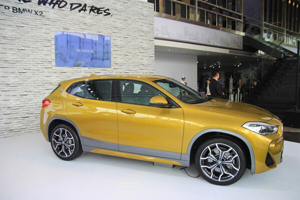 Thiết kế nóc xe dốc kéo dài mang kiểu dáng coupe