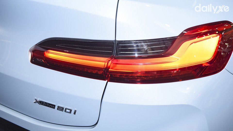 Cụm đèn hậu LED hình chữ L