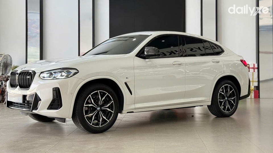 Thân xe những đường gân dập nổi theo phong cách thể thao mang đến cái nhìn khỏe khoắn