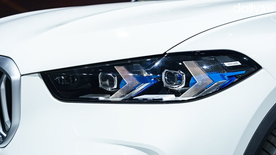 Cụm đèn chiếu sáng sử dụng công nghệ Adaptive LED