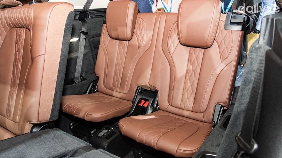 Hàng ghế thứ ba rộng rãi