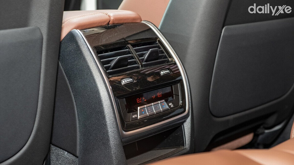 Trang bị cửa gió điều hào hàng ghế sau