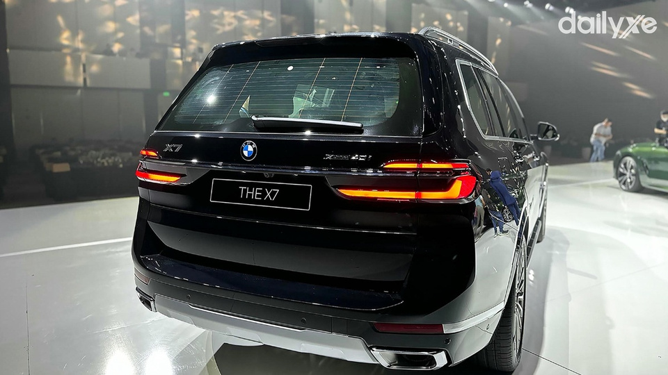 Đuôi xe hình thang gọn gàng