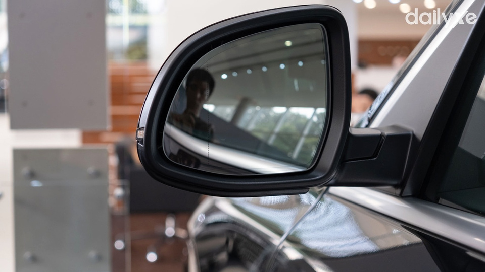 Gương chiếu hậu tích hợp nhiều chức năng điều chỉnh