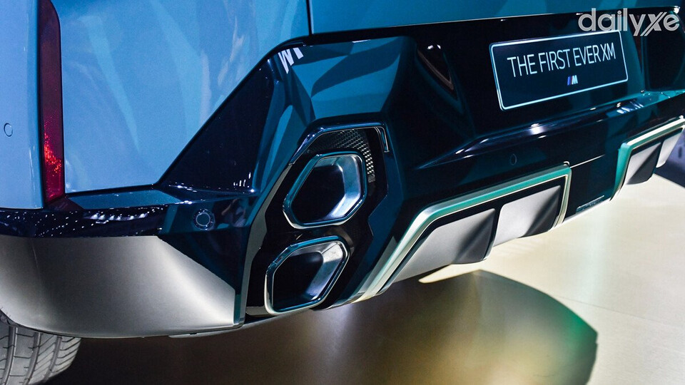 Cản sau hầm hố kết hợp cụm ống xả nổi bật