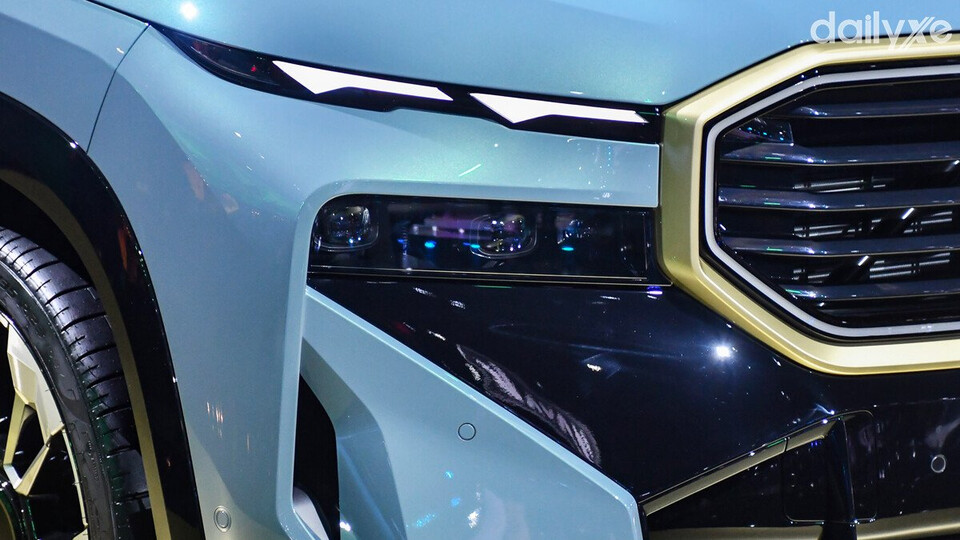 BMW XM sử dụng công nghệ Adaptive cho cụm đèn chiếu sáng vượt trội