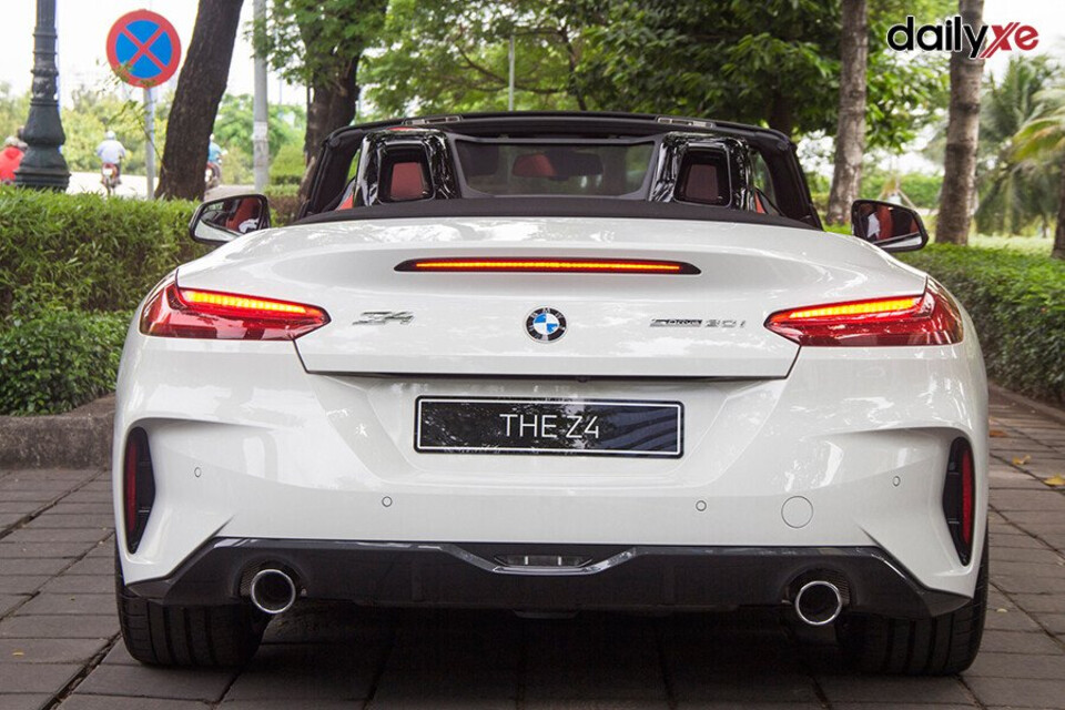 Đuôi xe thiết kế sang trọng Đuôi xe thiết kế sang trọng