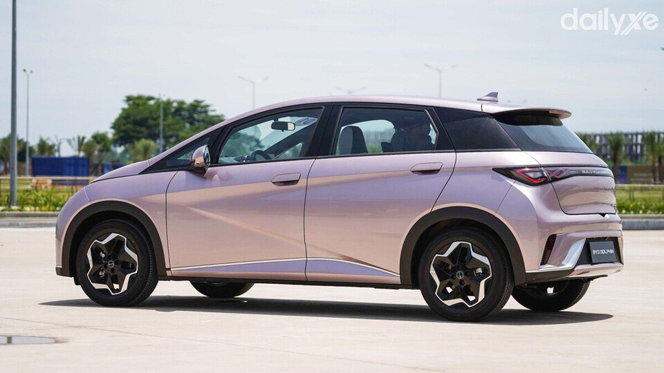 Thân xe uyển chuyến đậm tính khí động học