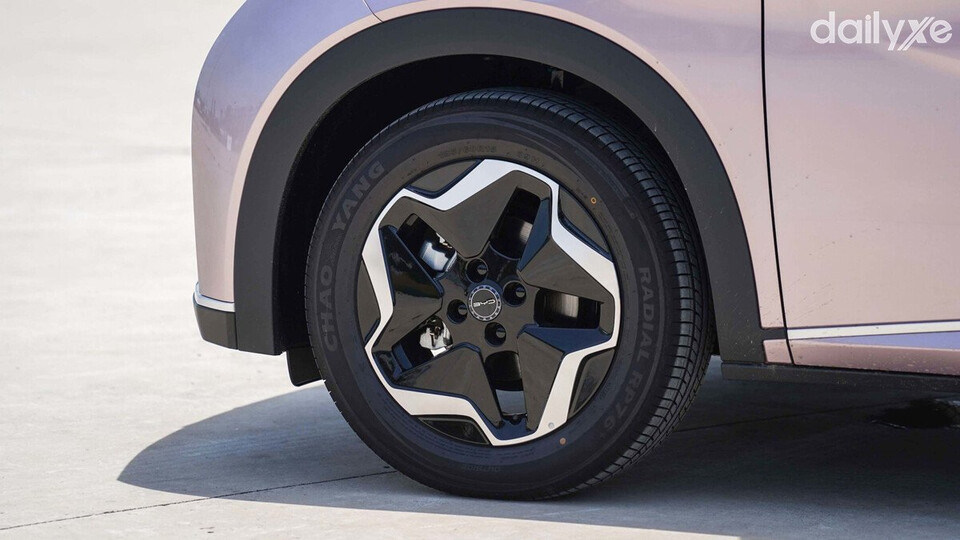 Mâm xe kim loại tạo hình độc đáo