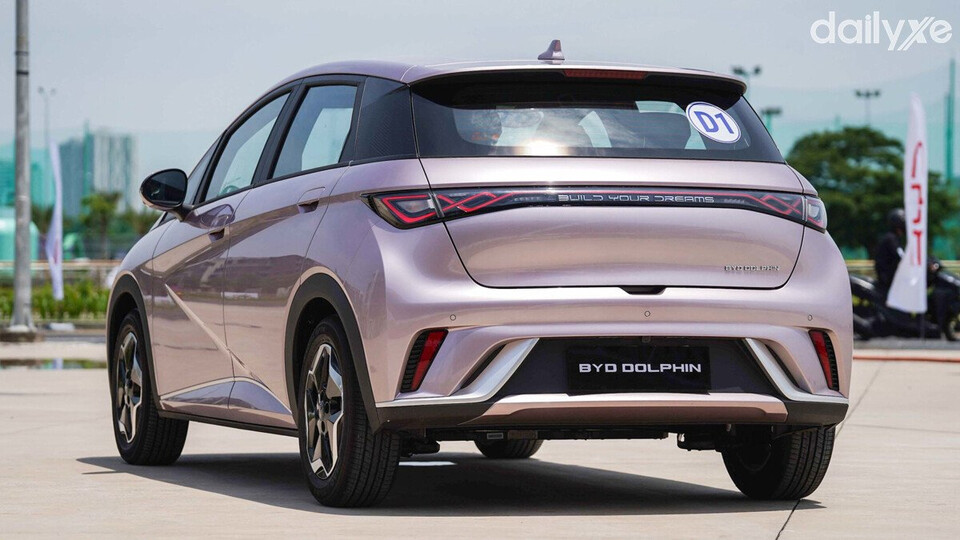 Đuôi xe bo tròn các góc mềm mại