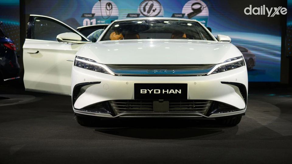 Đầu xe nổi bật với ngôn ngữ thiết kế Dragon Face