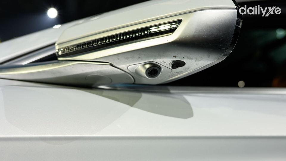 Gương xe BYD HAN thiết kế mỏng, tích hợp đèn báo rẽ