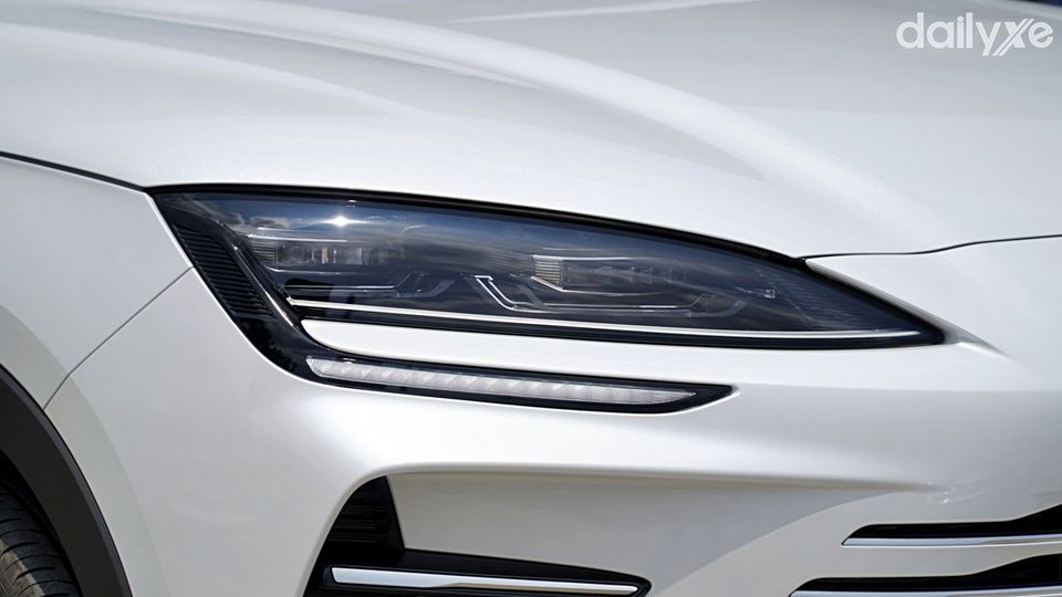 Cụm đèn chiếu sáng thiết kế sắc sảo