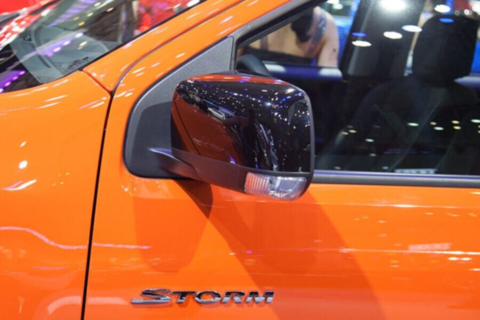 Thiết kế nổi bật với tông đen mạnh mẽ Thiết kế nổi bật với tông đen mạnh mẽ