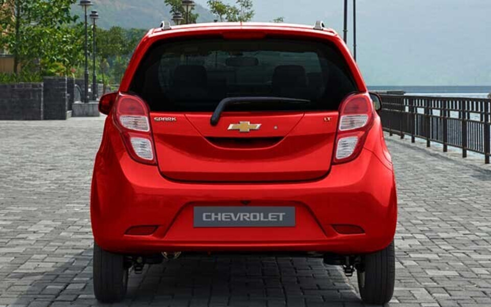 Đuôi xe với cánh lướt gió Đuôi xe với cánh lướt gió