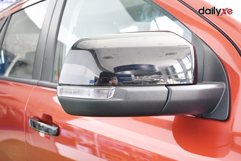 Gương chiếu hậu Everest tích hợp đèn rẽ báo