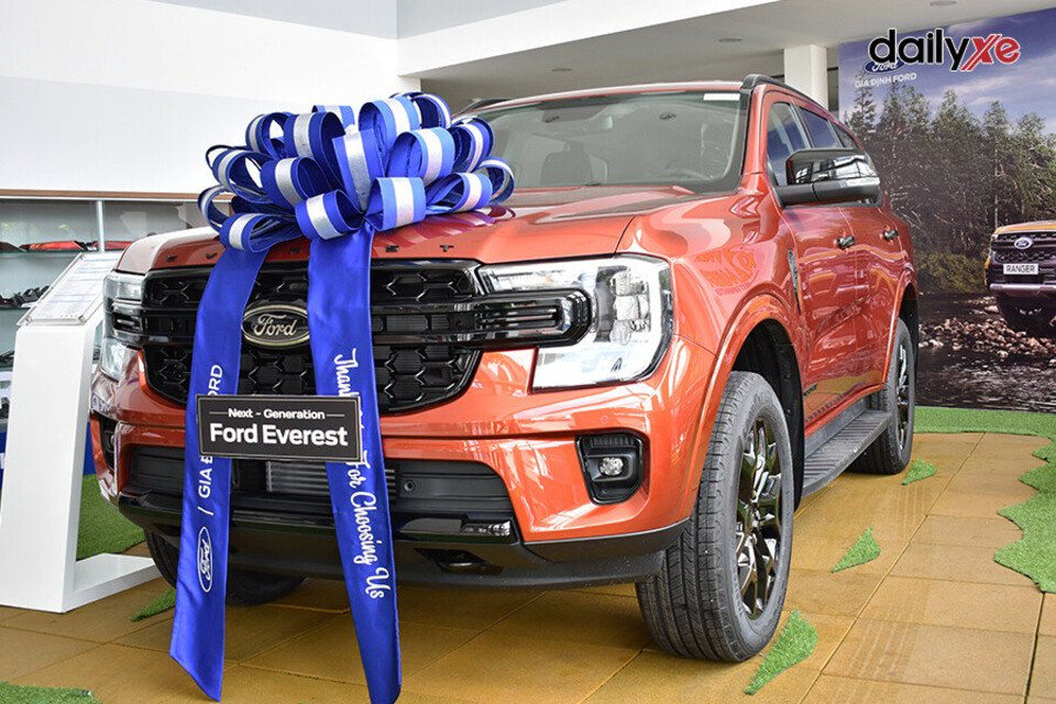 Đầu xe Ford Everest đầu xe thiết kế mạnh mẽ Thiết kế mạnh mẽ